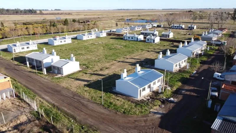Etchevarren entrega 20 viviendas del Plan Federal