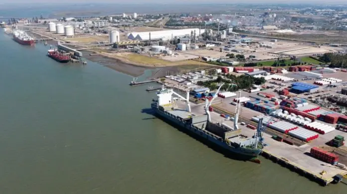 Paros combinados complican a puertos bonaerenses claves para el agro - Diario Criterio Online