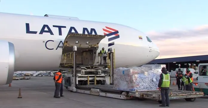 Llegó otro vuelo con 800.500 dosis de AstraZeneca