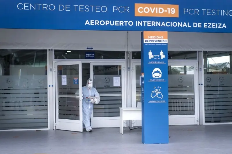 Detectan la variante Delta en dos nuevos viajeros que ingresaron al país