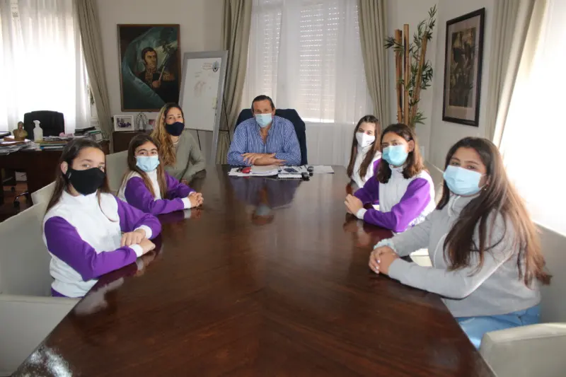 Etchevarren recibió a integrantes de la Escuela de Patín Artístico “Mariana Nogueira” - Diario Criterio Online