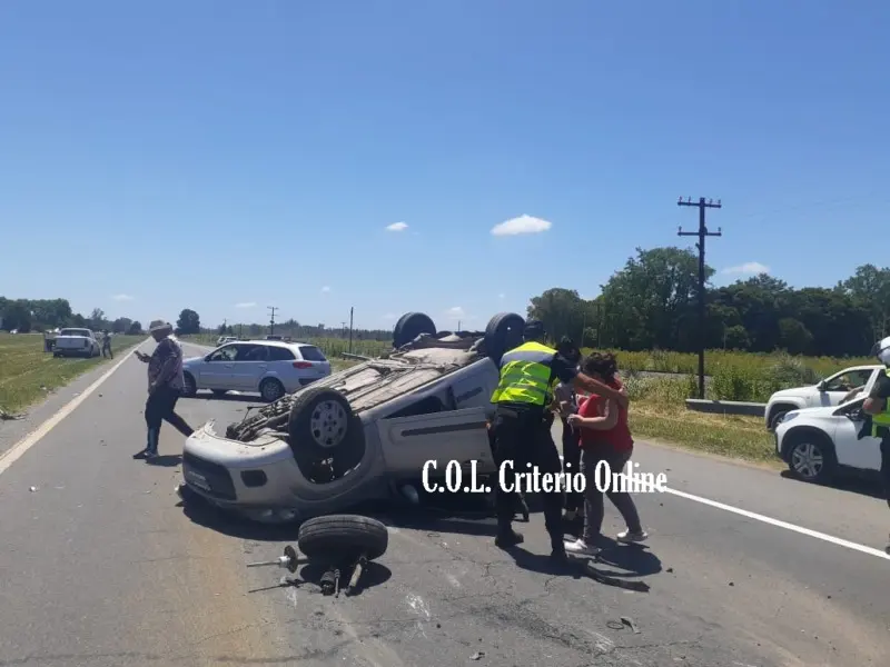 Colisión y vuelco en la Autovía 2