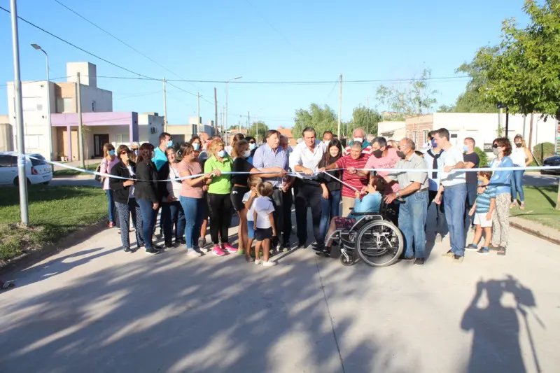 Etchevarren inauguró dos cuadras de pavimento - Diario Criterio Online