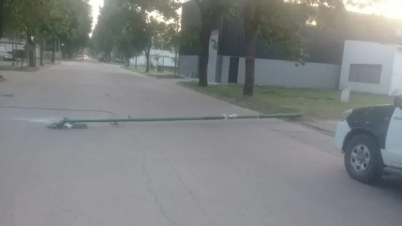 Dolores: Chocó contra un poste y se dio a la fuga - Diario Criterio Online