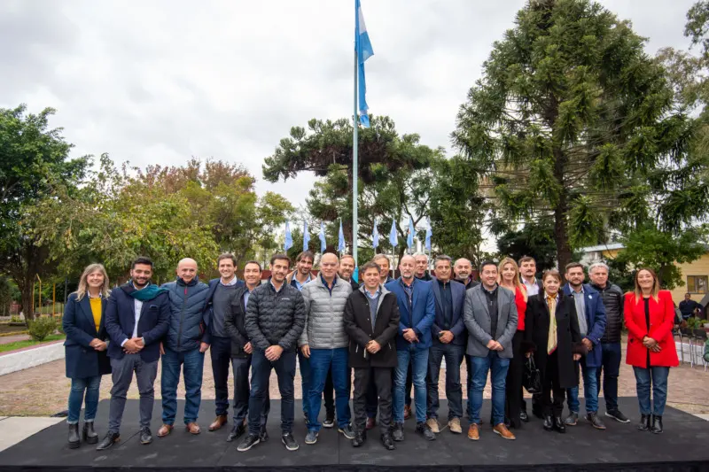 Kicillof firmó convenios para obras de asfalto en los municipios de la Tercera Sección Electoral