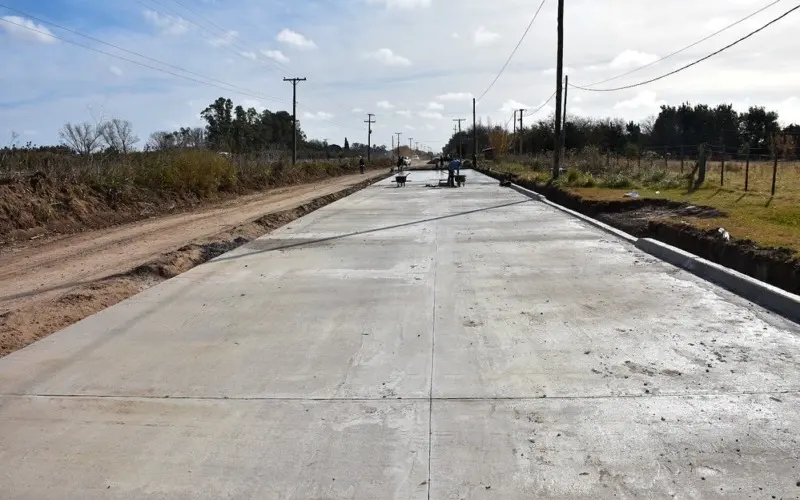 CONTINÚA EL ASFALTADO A PUEBLO NUEVO