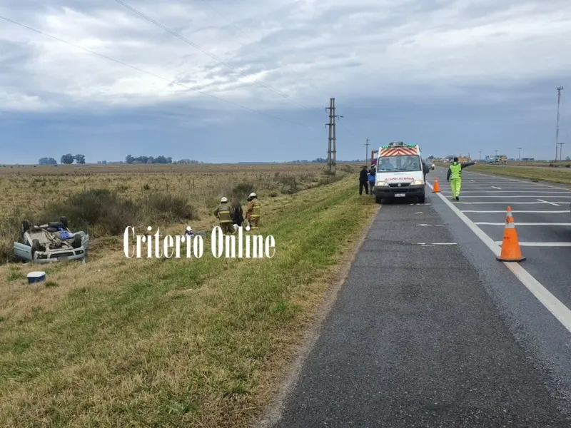 DESPISTE Y VUELCO EN AUTOVÍA 2: LOS OCUPANTES DEL VEHÍCULO SALIERON ILESOS