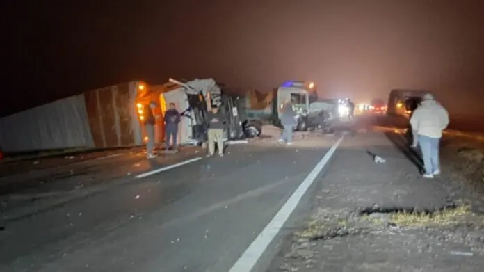 Un transportista murió en un múltiple choque entre camiones en la ruta 3 - Diario Criterio Online