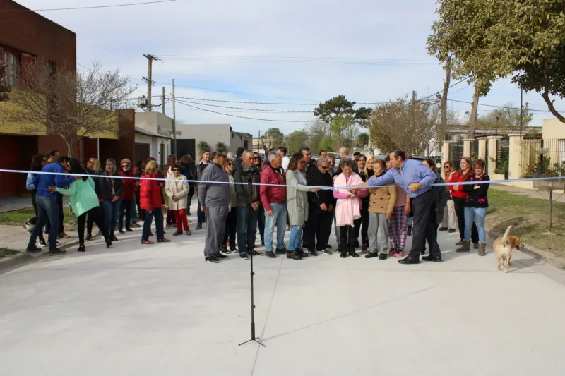 Etchevarren inauguró el pavimento de San José entre Echeverría y Pellegrini
