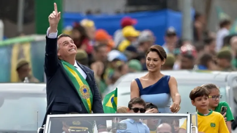 Pidieron impugnar la candidatura de Bolsonaro por “abuso de poder”