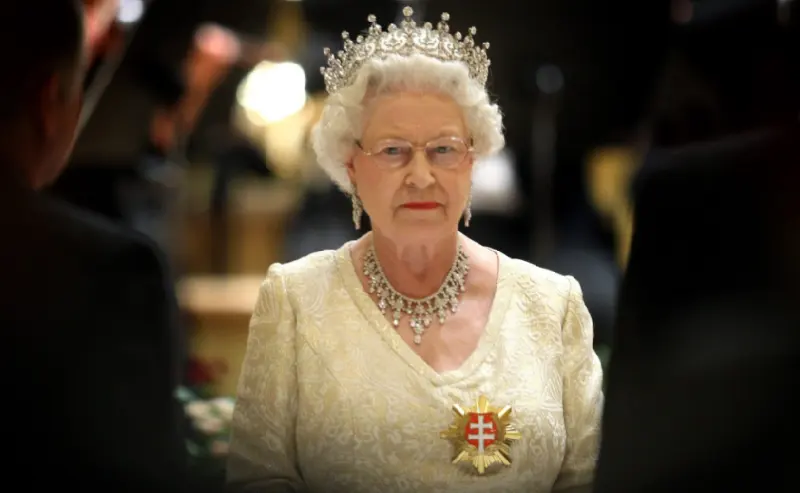 A los 96 años y tras siete décadas en el trono, falleció la reina británica Isabel II