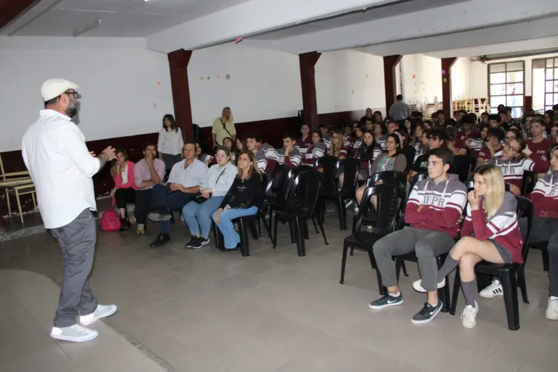 Charla sobre tecnología y los empleos del futuro