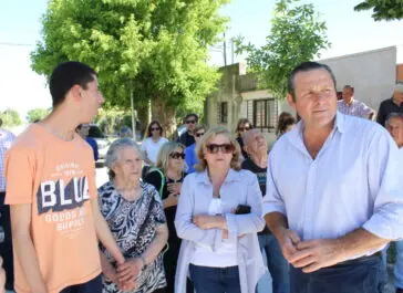 Con los vecinos Etchevarren inauguró pavimento - Diario Criterio Online