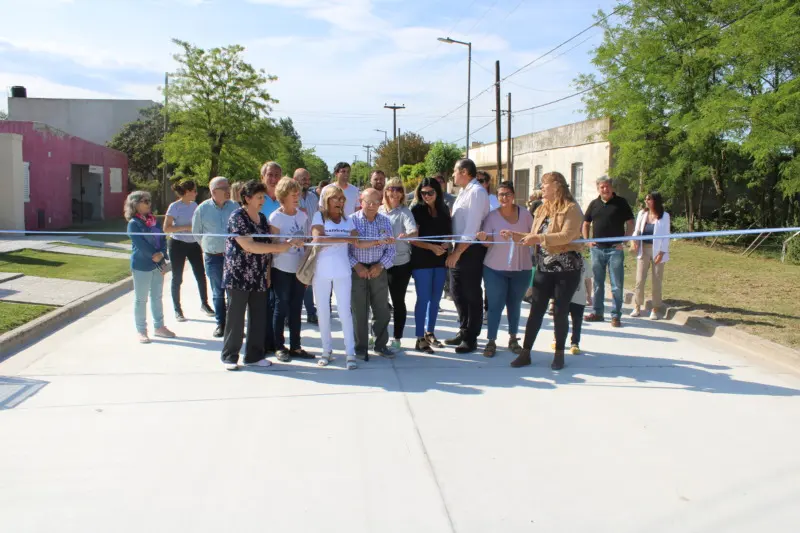 Etchevarren y los vecinos inauguraron pavimento - Diario Criterio Online