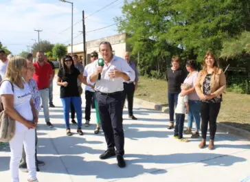 Etchevarren y los vecinos inauguraron pavimento - Diario Criterio Online
