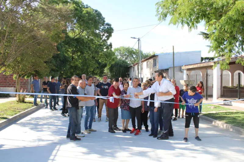 Etchevarren inauguró pavimento en De la Vega entre Lamadrid y Ulke