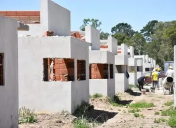 El intendente Francisco Echarren, el ministro agustin simone y carlos bianco recorrieron obras en Castelli - Diario Criterio Online