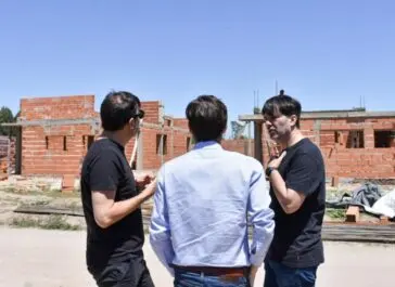 El intendente Francisco Echarren, el ministro agustin simone y carlos bianco recorrieron obras en Castelli - Diario Criterio Online