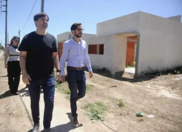 El intendente Francisco Echarren, el ministro agustin simone y carlos bianco recorrieron obras en Castelli - Diario Criterio Online