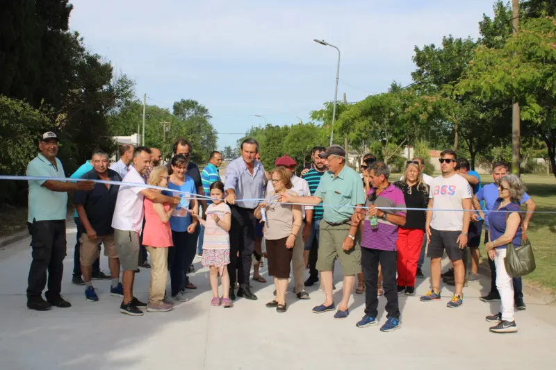 Con los vecinos Etchevarren inauguró pavimento