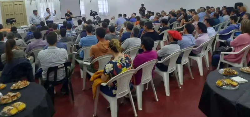 Más de 200 productores asistieron a la charla de Pablo Etcheberry