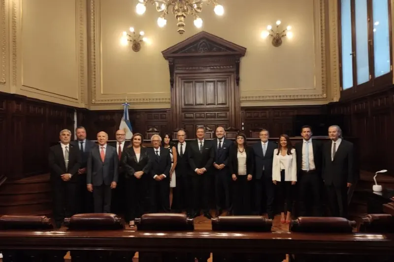 Sin los representantes del Congreso, juraron los nuevos consejeros