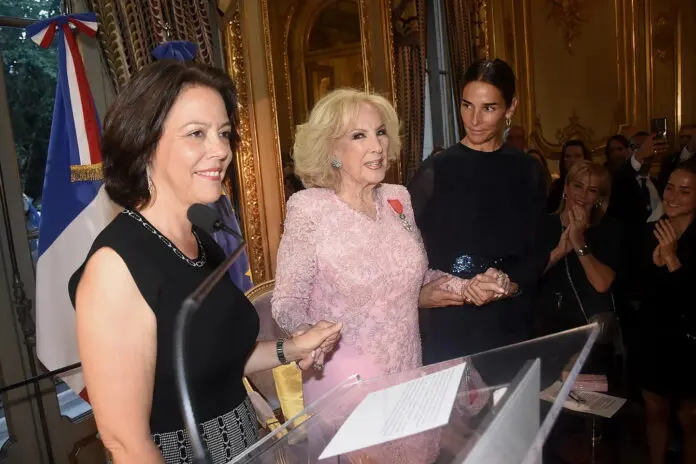 Mirtha Legrand recibió en la embajada de Francia la distinción de la Legión de Honor