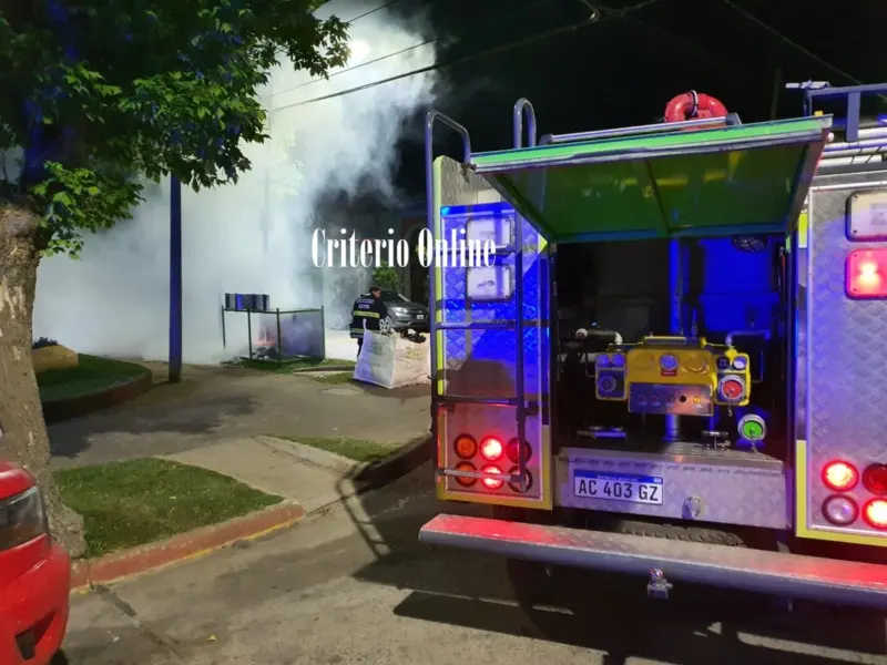 Un “Punto Verde” de reciclado se incendió en la madrugada
