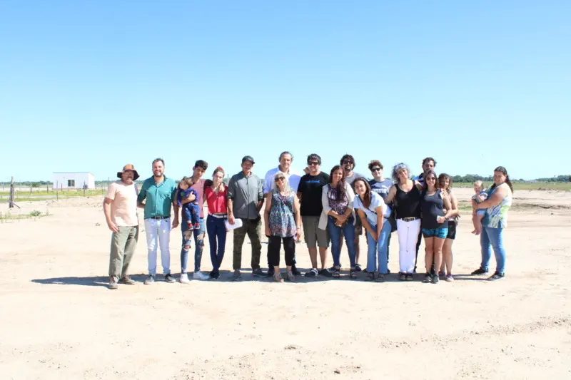 Etchevarren entregó terrenos en el Barrio Malvinas Argentinas - Diario Criterio Online