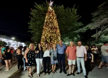Dolores encendió su gran árbol navideño - Diario Criterio Online