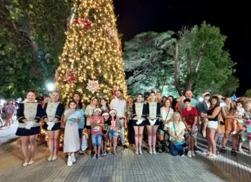 Dolores encendió su gran árbol navideño - Diario Criterio Online