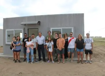 El Intendente entregó 8 viviendas del barrio René Favaloro - Diario Criterio Online