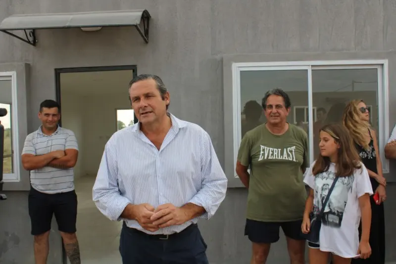 El Intendente entregó 8 viviendas del barrio René Favaloro