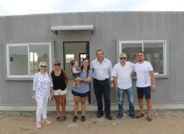 El Intendente entregó 8 viviendas del barrio René Favaloro - Diario Criterio Online