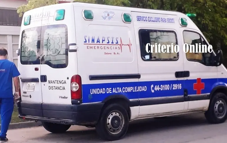 Vecino de Dolores cayó de un techo y debió ser trasladado al hospital - Diario Criterio Online