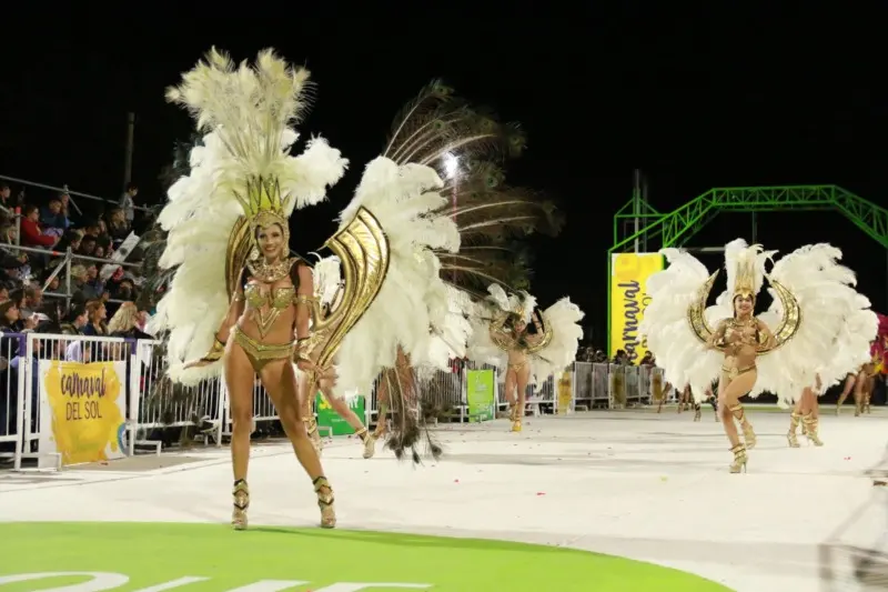 Un buen marco de público se acercó al Corsódromo “Antú Kawin” - Diario Criterio Online