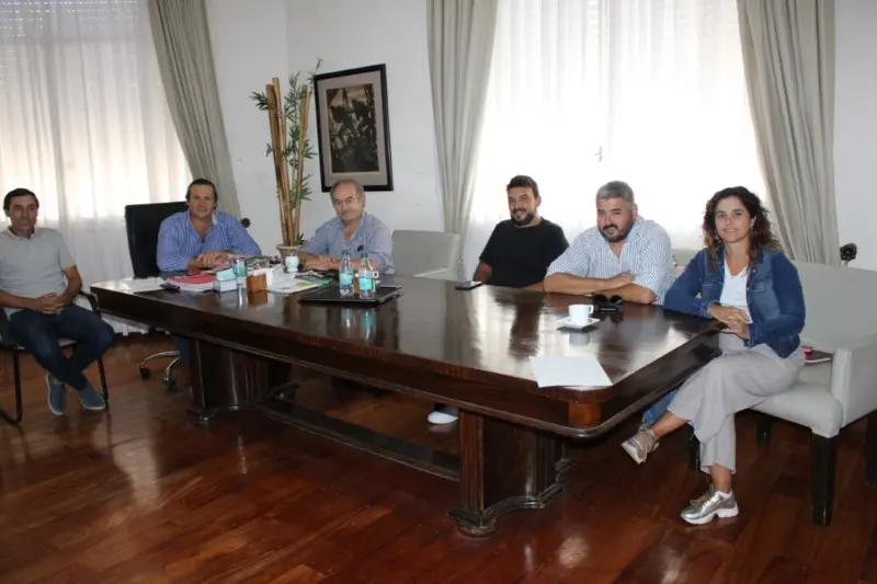 El Intendente de Tapalqué visitó Dolores - Diario Criterio Online