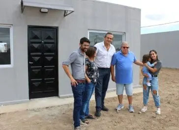 El Intendente entregó siete viviendas en el Barrio Favaloro - Diario Criterio Online