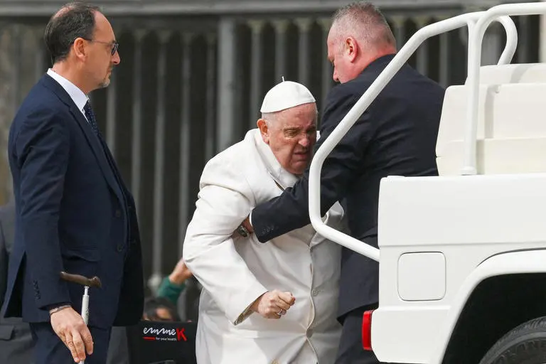 El papa Francisco tiene una infección respiratoria y pasará “algunos días” internado - Diario Criterio Online