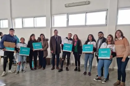 76 ESTUDIANTES DOLORENSES RECIBIERON NOTEBOOKS DE CONECTAR IGUALDAD