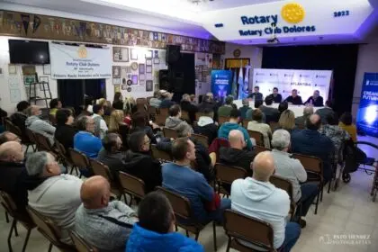 Con gran acompañamiento del público, se realizó el conversatorio “Desde boxes”