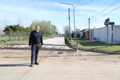 Etchevarren anunció que se construirán 168 cuadras de pavimento y cordón cuneta en varios barrios