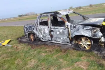 Dos dolorenses ilesos tras incendio vehicular en la Ruta 11