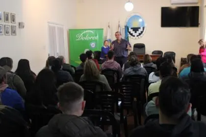 Etchevarren entregó terrenos para construir viviendas en el barrio Libres del Sur