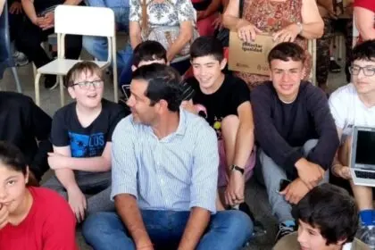 JUAN PABLO GARCÍA ENTREGÓ COMPUTADORAS A LOS ALUMNOS DE LA ESCUELA VUCETICH