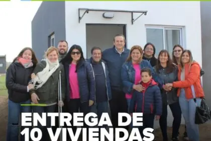 Entrega de viviendas en el barrio Favaloro