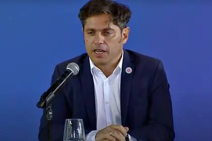 Kicillof rechazó la venta de Aerolíneas Argentinas y dijo que la Provincia podría tomar el control