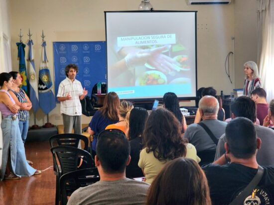 COMENZÓ EL CURSO DE “MANIPULACIÓN SEGURA DE ALIMENTOS”