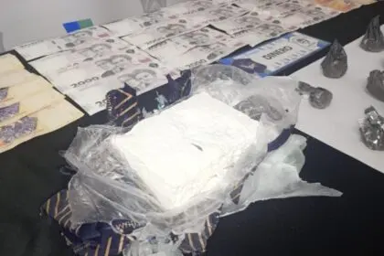Ostende: Desmantelan punto de venta de drogas con arresto y confiscación