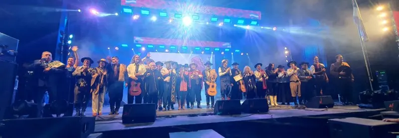 Con un gran marco de público se desarrolló la tradicional noche de payadores - Diario Criterio Online